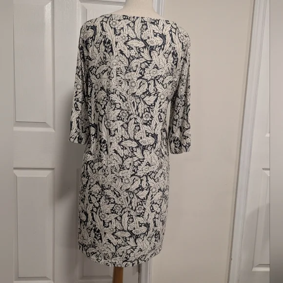 Mango Monochrome Leaf Pattern Robe - Picture 2 of 4